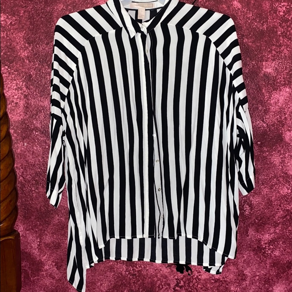 Forever 21  black and white Contemporary top